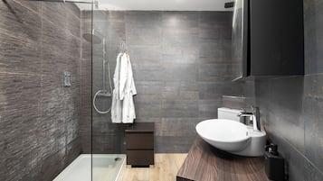 Double or Twin Room, 1 Katil Ratu (Queen), Non Smoking, Private Bathroom | Bilik Mandi