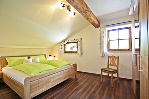 2 bedrooms, Internet, bed sheets - Vacation apartment Morg'n-Liacht, 75 sqm, 2 bedrooms, balcony and WLAN (Siegsdorf)