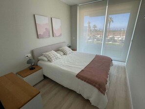 Iron/ironing board, Internet, bed sheets - Swing &Sun Free Parking by StayCare (Chipiona)
