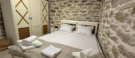 1 bedroom, iron/ironing board, Internet, bed sheets