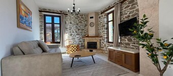 White Stone Apartments mit Balkon