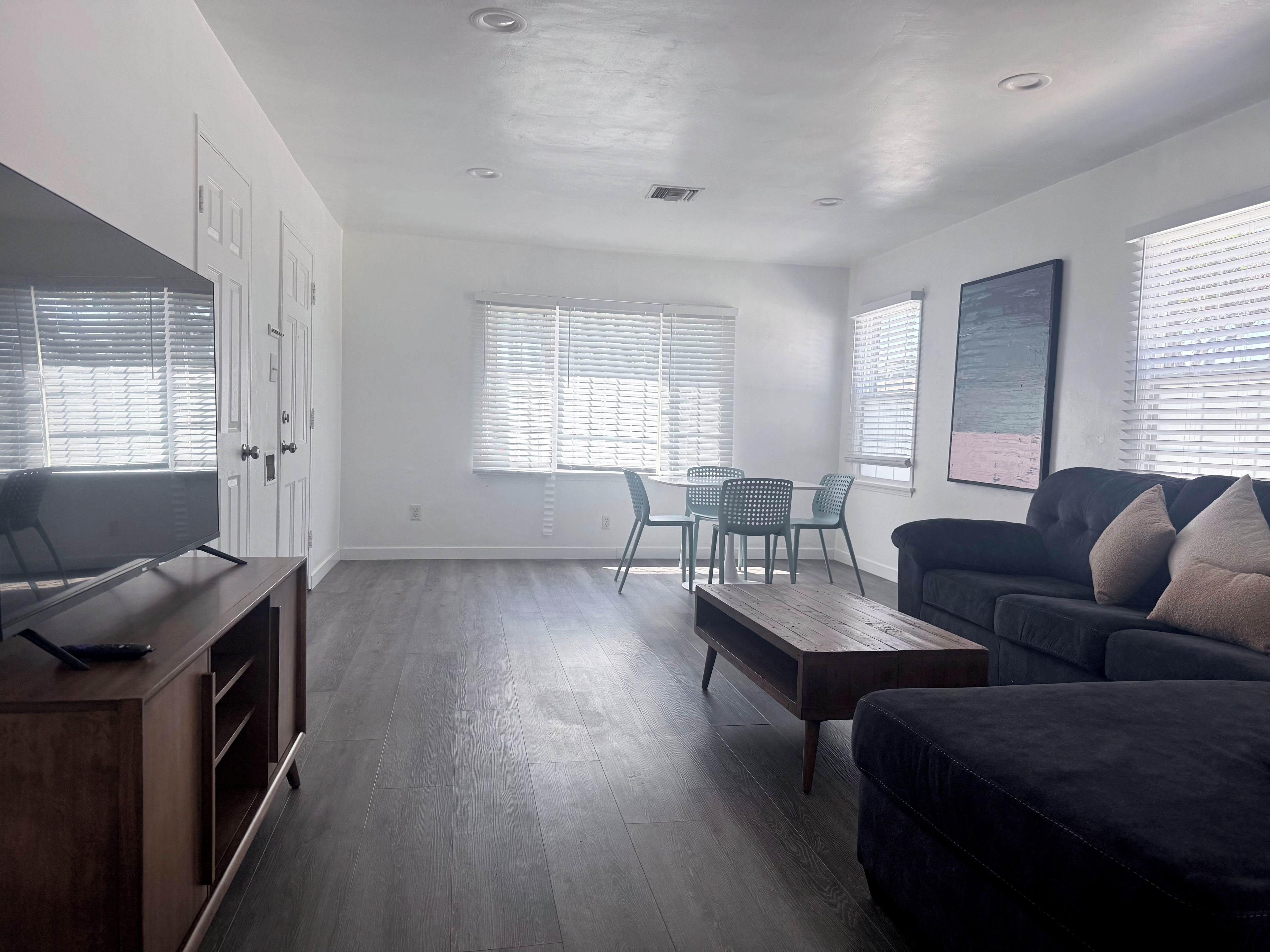 Long Beach - Renovated 2br - Full Kitchen + W/d - Monthly Stays - South Gate, CA