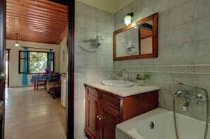 Condo, 1 Bedroom, Smoking, Balcony | Bathroom