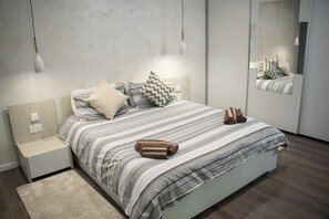 Double Room, 1 King Bed, Private Bathroom | Blackout drapes, iron/ironing board, free WiFi