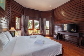 Superior Double Room, Balcony, River View | Desk, laptop workspace, blackout drapes, soundproofing