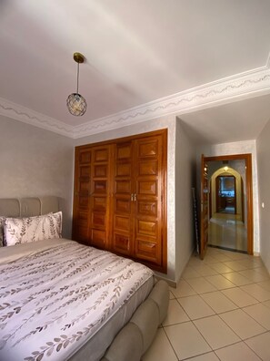 3 bedrooms, iron/ironing board, WiFi, bed sheets - Gorgeous 3-bedroom apartment with AC in vibrant Marrakech downtown (Marrakech)