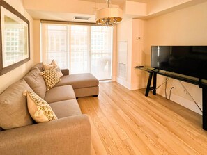 Comfort Studio Suite | Living area - Carrie Downtown Suites (Toronto)