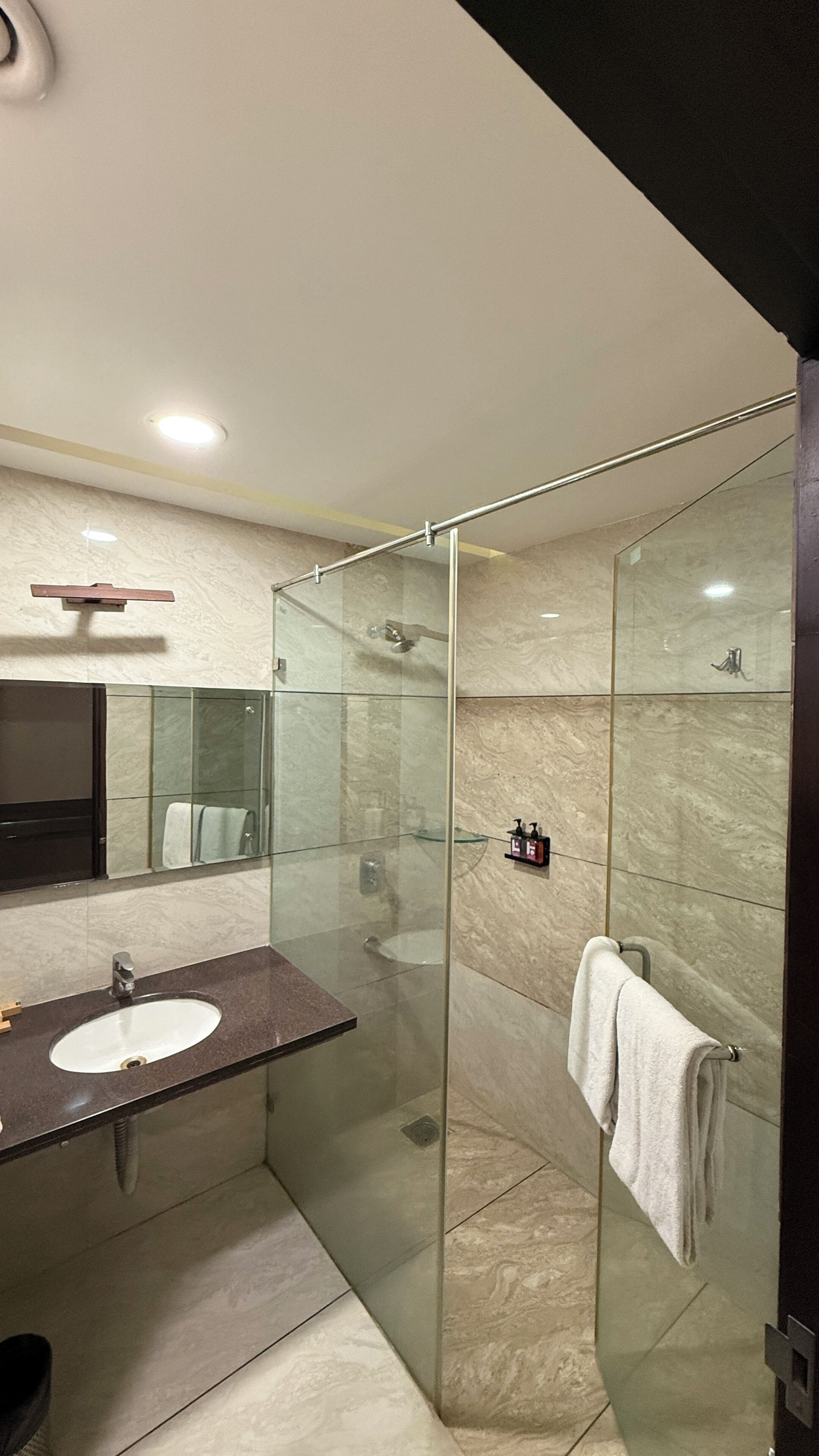 Classic Room, City View | Bathroom