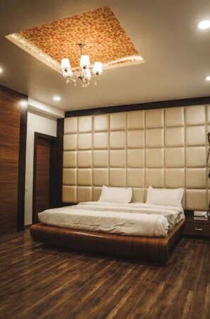 Executive Room, City View - The Amberly Gardens (Indore)