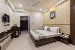 Superior Room, City View - The Amberly Gardens (Indore)