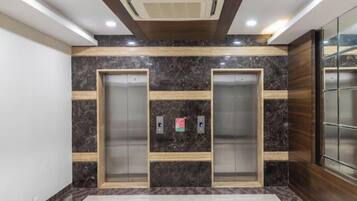 Habitación Deluxe, vista a la ciudad | Interior