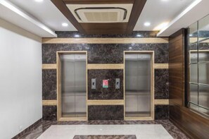 Deluxe Room, City View | Interior - The Amberly Gardens (Sanwer)