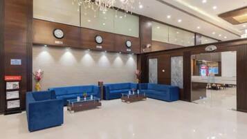 Habitación clásica, vista a la ciudad | Lobby