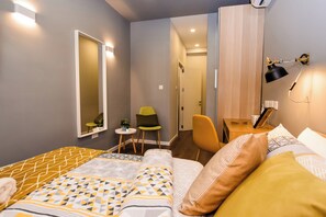 Habitación doble, baño privado | Cortinas blackout, tabla de planchar con plancha y wifi gratis 