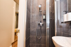 Habitación doble, baño privado | Baño