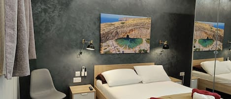 Chambre Double, 1 lit double, non-fumeurs, climatisation | Rideaux occultants, fer et planche Ă repasser, Wi-Fi gratuit