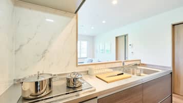 Family Villa, Mountain View | Private kitchen | Shared fridge, microwave, toaster