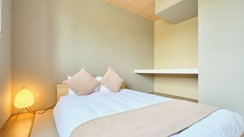 Family Villa, Mountain View | Down comforters, free WiFi, bed sheets
