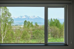 Familjevilla - utsikt mot bergen | Utsikt från rummet