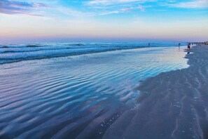 On the beach - NEW LISTING! Resort On Cocoa Beach - 2BR Oceanfront - Excellent Property (Cocoa Beach)