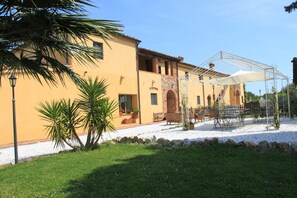 Exterior - Nice Apartment in Guasticce With Pool (Collesalvetti)