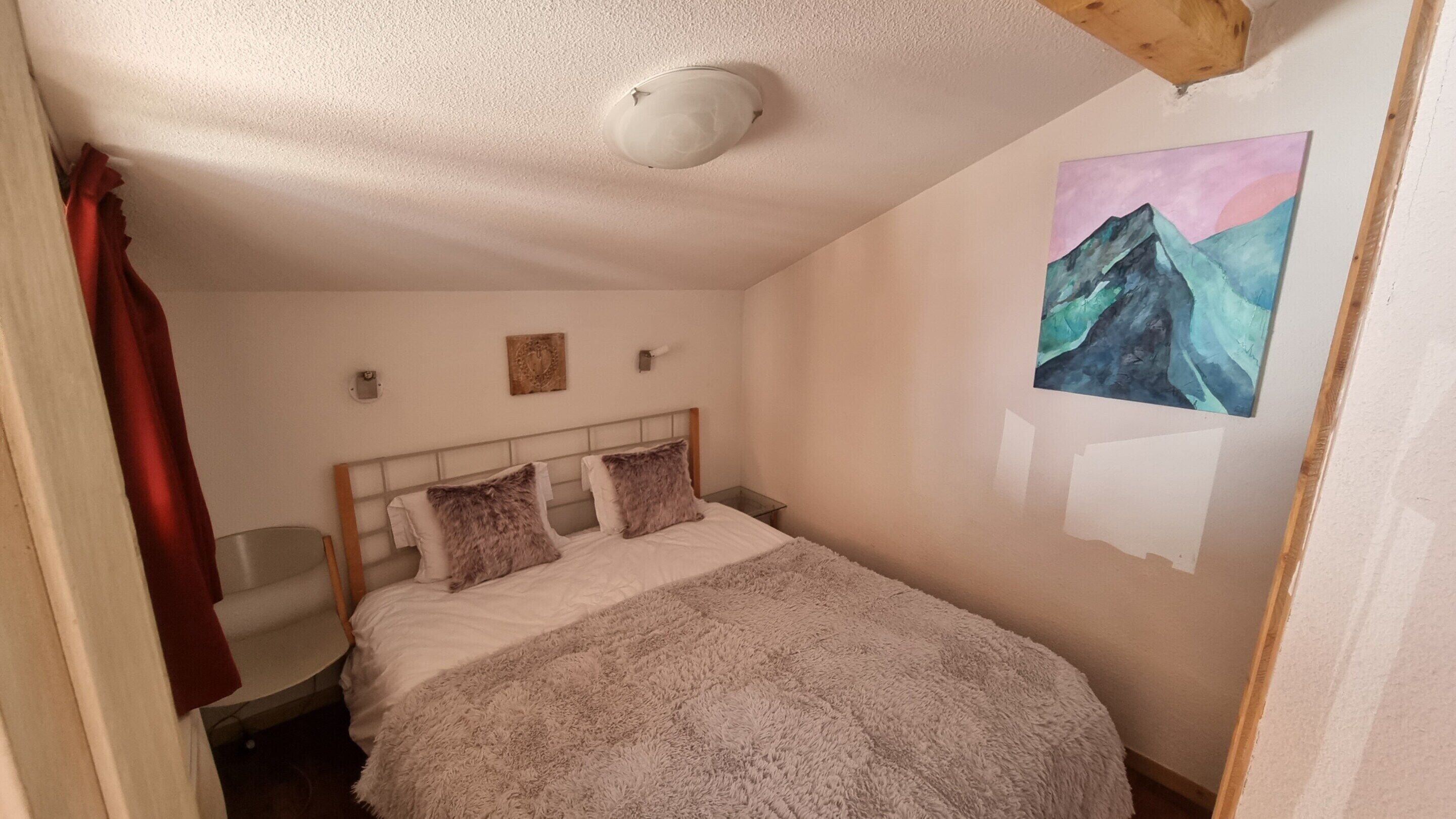 4 bedrooms, bed sheets