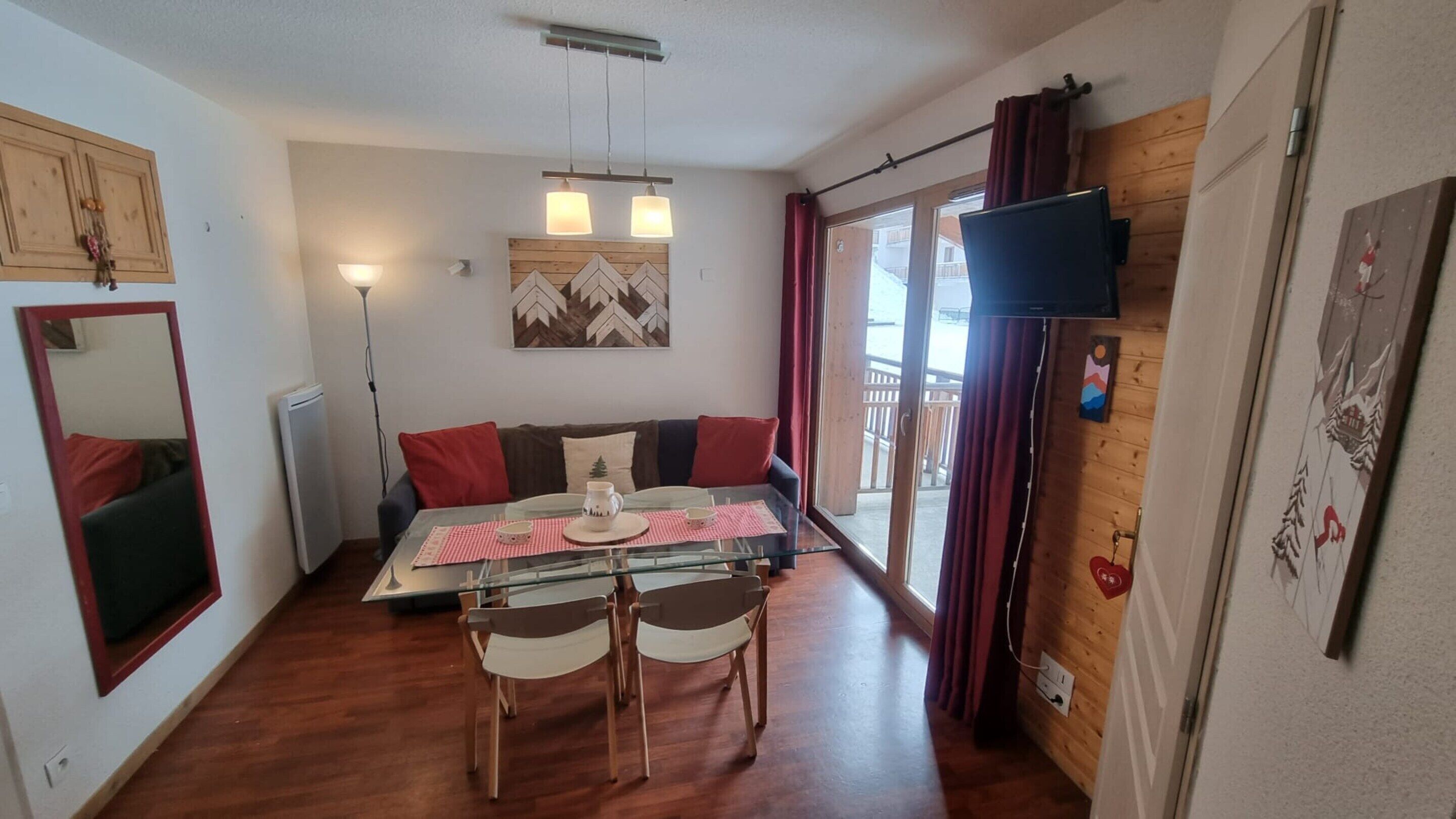 Comfort Apartment, 2 Bedrooms | Living room
