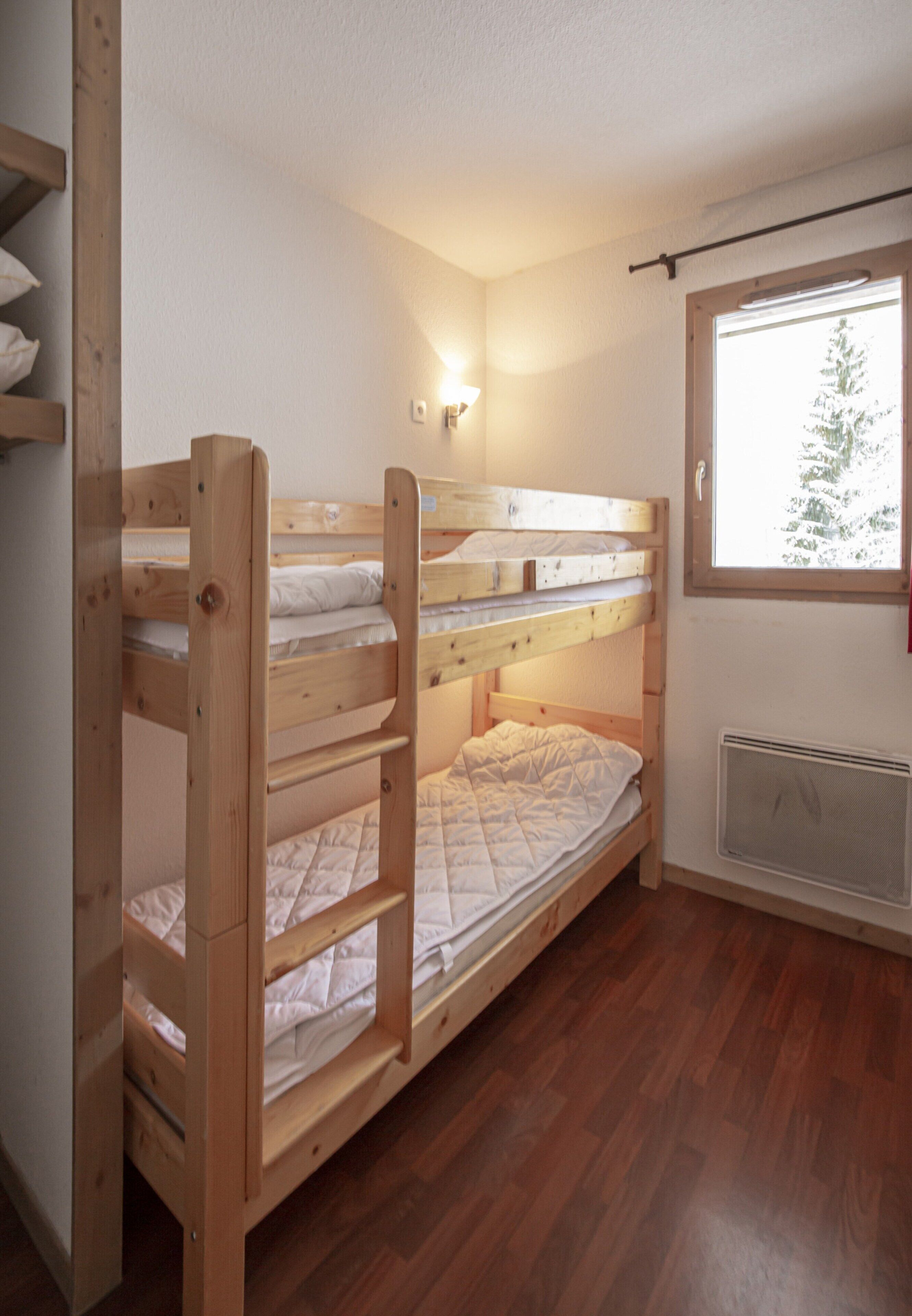 4 bedrooms, bed sheets