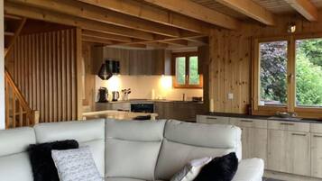 Chalet Klasik, 5 kamar tidur | Ruang keluarga | Perapian dan pemutar DVD