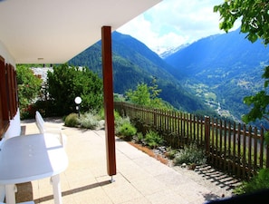 Classic Chalet, 5 Bedrooms | Balcony - Sunny Chalet in Veysonnaz for 10 Guests (Veysonnaz)