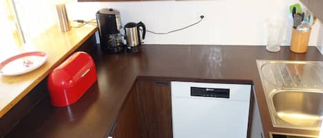 Comfort Apartment, 4 Bedrooms | Private kitchen | Fridge, microwave, oven, dishwasher