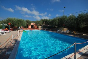 Classic Apartment, 2 Bedrooms | Pool - Ferienwohnung fur 4 Personen in Imperia (Imperia)