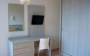 5 bedrooms, individually furnished - Ferienwohnung fur 4 Personen in Imperia (Imperia)