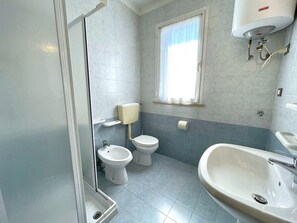 Shower - Family Apartment in Caorle Near the Beach (Caorle)