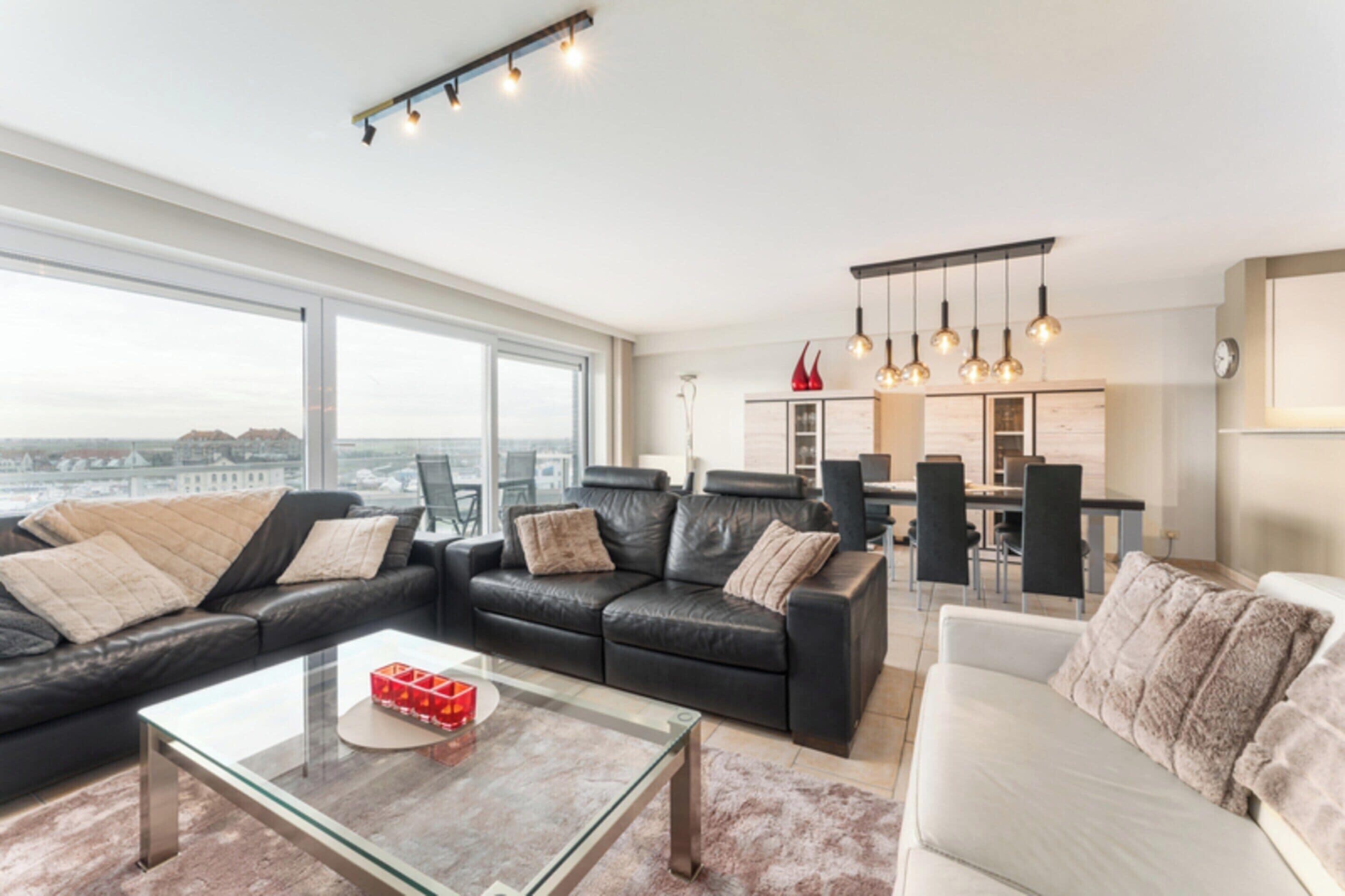 Comfort Apartment, 3 Bedrooms | Living room