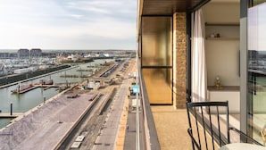 A balcony with a view of a marina and industrial area. - Penthouse in Blankenberge Near the Beach (Blankenberge)
