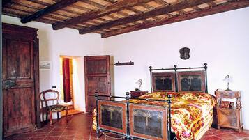 Deluxe House, 2 Bedrooms | 5 bedrooms, individually furnished