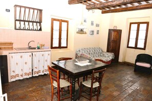 Comfort House, 1 Bedroom | Private kitchen - Farmhouse in Modigliana With Scenic Views (Modigliana)