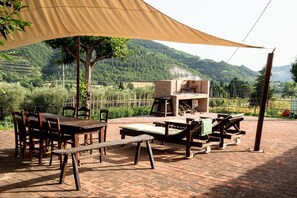 Comfort House, 1 Bedroom | Outdoor dining - Farmhouse in Modigliana With Scenic Views (Modigliana)