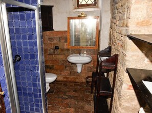 Classic House, 2 Bedrooms | Bathroom