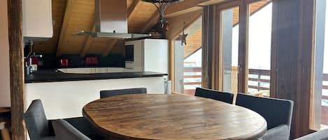 Classic-Apartment, 3 Schlafzimmer | Eigene Küche | Kühlschrank, Ofen, Geschirrspüler, Wasserkocher mit Kaffee-/Teezubehör