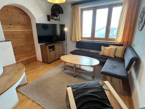 Comfort Apartment, 3 Bedrooms, Patio, Mountain View | Living room - Apartment Saalfelden 23 (Saalfelden am Steinernen Meer)