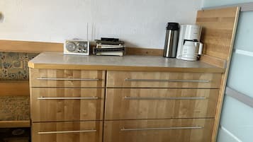 Comfort Apartment, 3 Bedrooms, Patio, Mountain View | Private kitchen