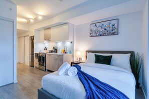 Classic Room - The Core Hotel - Downtown (Toronto)