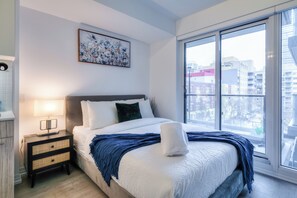 Classic Room - The Core Hotel - Downtown (Toronto)