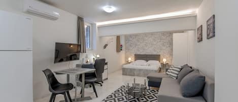 1 bedroom, iron/ironing board, bed sheets