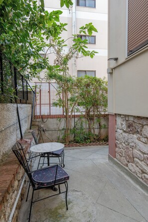 Outdoor dining - Paleo Faliro Gardenbay (Paleo Faliro)