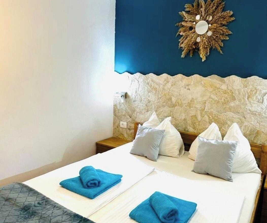 2 chambres, fer et planche à repasser, Wi-Fi, draps fournis