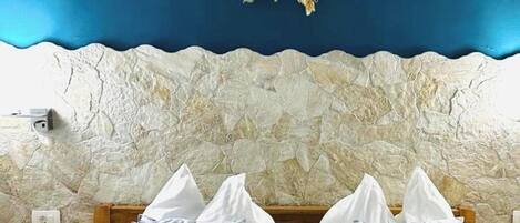 2 chambres, fer et planche à repasser, Wi-Fi, draps fournis