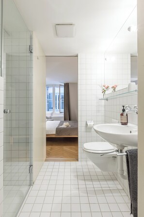 Shower, hair dryer, towels, soap - Bijou in the middle of the old town of Bern (Bern)